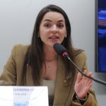 Comissão aprova obrigatoriedade de provadores de roupas adaptados para pessoas com deficiência