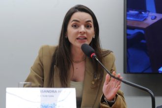 Comissão aprova obrigatoriedade de provadores de roupas adaptados para pessoas com deficiência