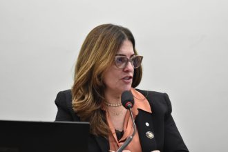 Comissão aprova criação de central para inclusão de jovens no mercado de trabalho