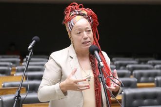 Comissão aprova regra para manter clubes no Profut em caso de combate ao racismo