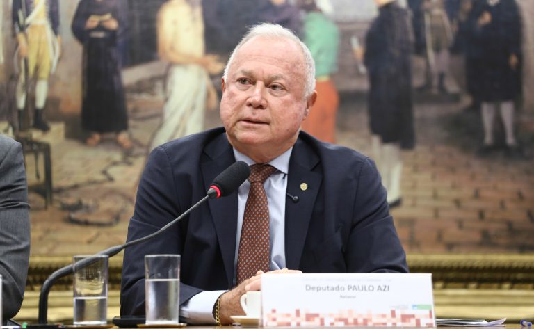 Relator confirma parecer favorável ao fim da escala 6×1; texto pode ser votado hoje em comissão da Câmara