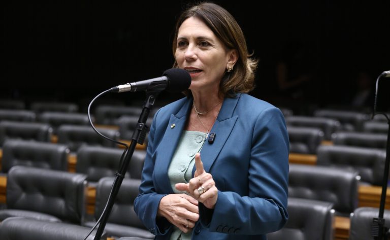 Comissão aprova proibição de radares de trânsito escondidos, inclusive os portáteis