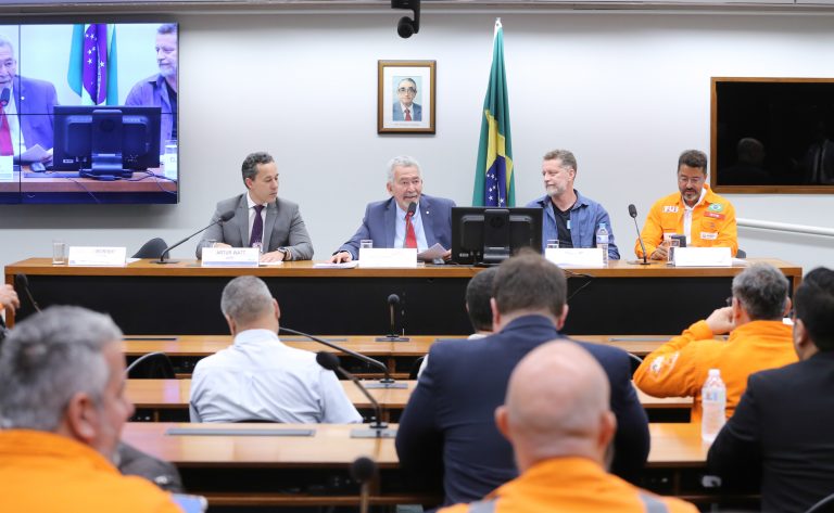 Especialistas responsabilizam distribuidoras e revendedoras pela alta nos preços dos combustíveis