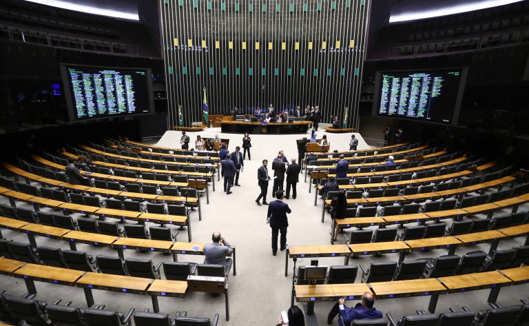 Câmara aprova MP que altera regras do seguro-defeso; acompanhe