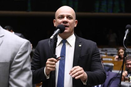 Projeto torna crime criar entidade falsa para desviar dinheiro público