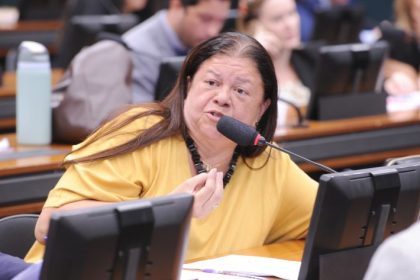 Comissão aprova projeto que determina instalação de adesivo de ponto cego em caminhão e ônibus