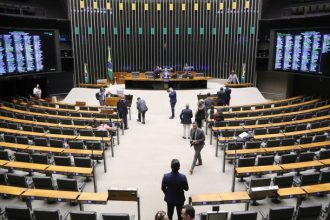 Câmara aprova regime de urgência para três projetos de lei