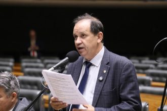 Comissão aprova projeto que prioriza faixas de pedestres perto de paradas de ônibus e escolas