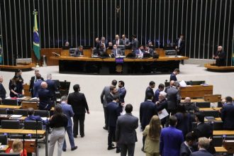 Câmara rejeita mudança emendas feitas pelo Senado na MP do seguro-defeso; acompanhe