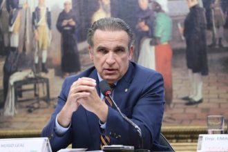 Comissão aprova projeto que padroniza sinalização em rodovias federais concedidas