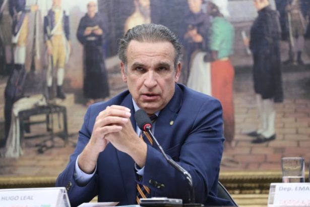 Comissão aprova projeto que padroniza sinalização em rodovias federais concedidas