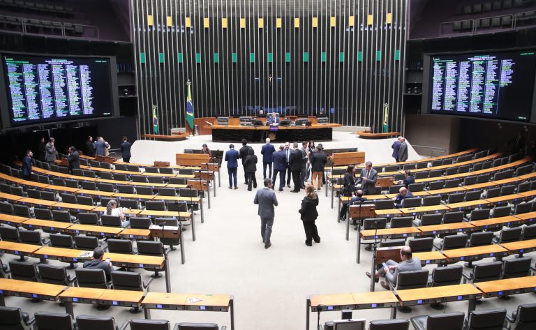 Câmara realiza sessão para eleger deputado que será indicado ao TCU; acompanhe