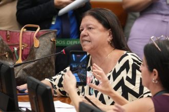 Comissão aprova punição para quem divulgar desafios perigosos para crianças na internet