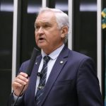 Comissão aprova novas regras para naturalização de imigrantes no Brasil