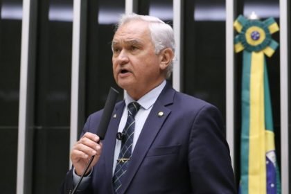 Comissão aprova novas regras para naturalização de imigrantes no Brasil