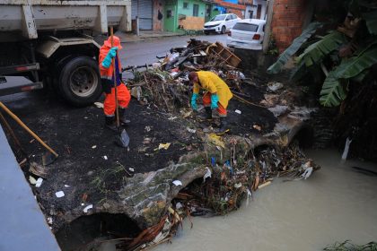 Equipes da Seminf atuam para minimizar impactos das chuvas deste sábado, 4/4