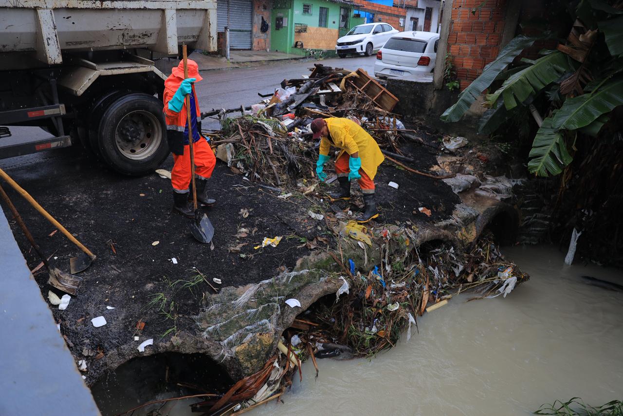 Equipes da Seminf atuam para minimizar impactos das chuvas deste sábado, 4/4