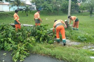 Prefeitura de Manaus recolhe 12 toneladas de lixo durante ação para evitar alagamentos pela cidade