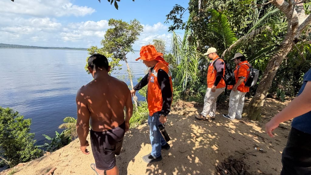 Defesa Civil realiza vistoria técnica nas aldeias Diakuru e Tuyuka na RDS do Tupé por risco de deslizamento
