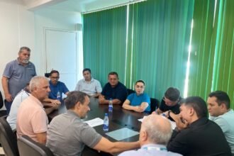 Prefeitura de Manaus discute modernização do transporte complementar e renovação da frota com cooperativas