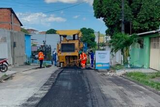 Prefeitura de Manaus inicia recapeamento com fresagem na rua Praia Grande do Tarumã