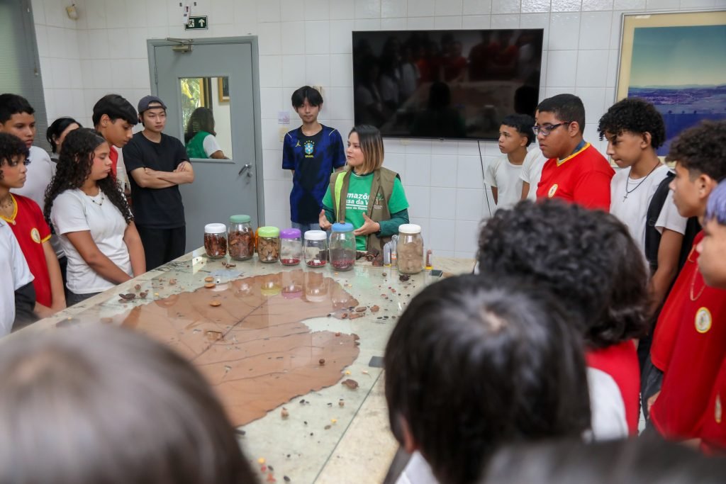 Projeto Academia Ambiental reúne 80 alunos em atividades sobre preservação da Amazônia em Manaus