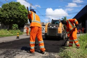 Prefeitura de Manaus intensifica operação Tapa-Buracos na rua José Maria da Cruz e amplia recuperação viária