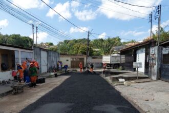 Prefeitura de Manaus amplia recuperação asfáltica na rua Araci para melhorar mobilidade e segurança