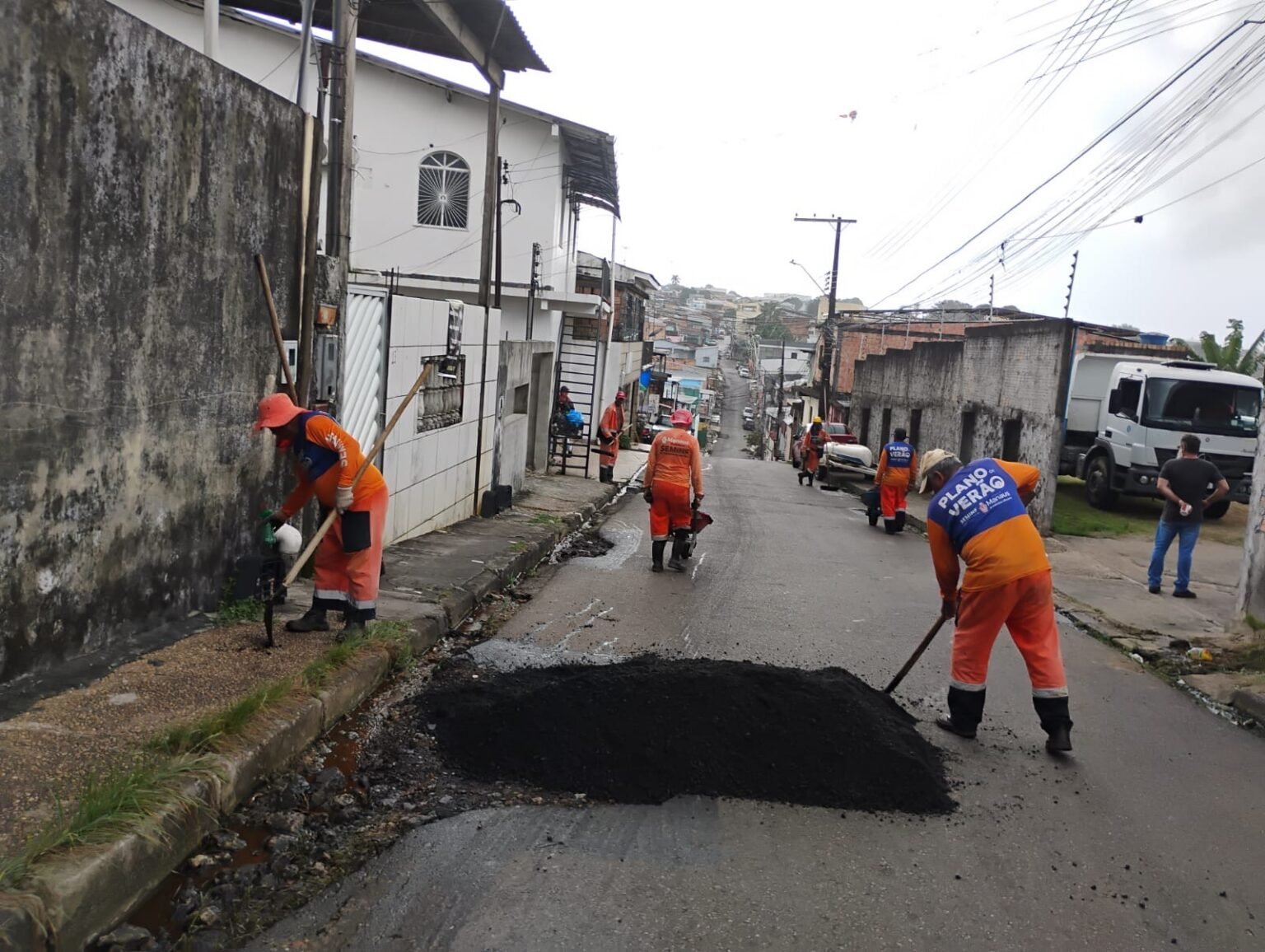 Prefeitura de Manaus intensifica recuperação asfáltica na rua Z e amplia frentes de obras na cidade