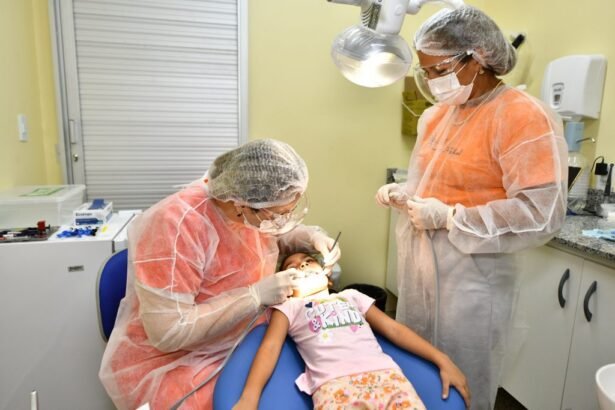 Prefeitura de Manaus realiza ação de saúde bucal infantil na USF Áugias Gadelha durante campanha Julho Laranja