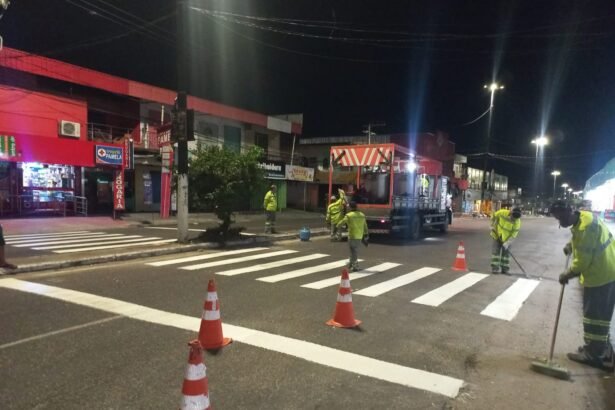 Prefeitura de Manaus reforça sinalização viária na zona Leste com faixas, linhas e revitalização em avenidas principais