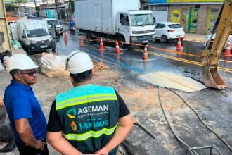 Ageman notifica Águas de Manaus após rompimento de tubulação de 200 milímetros e acompanha reparos na avenida recapeada