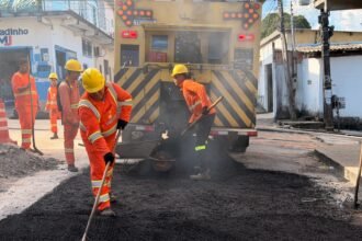 Prefeitura de Manaus intensifica operação Tapa-Buracos e recupera rua Casiarana no Mutirão, zona Norte