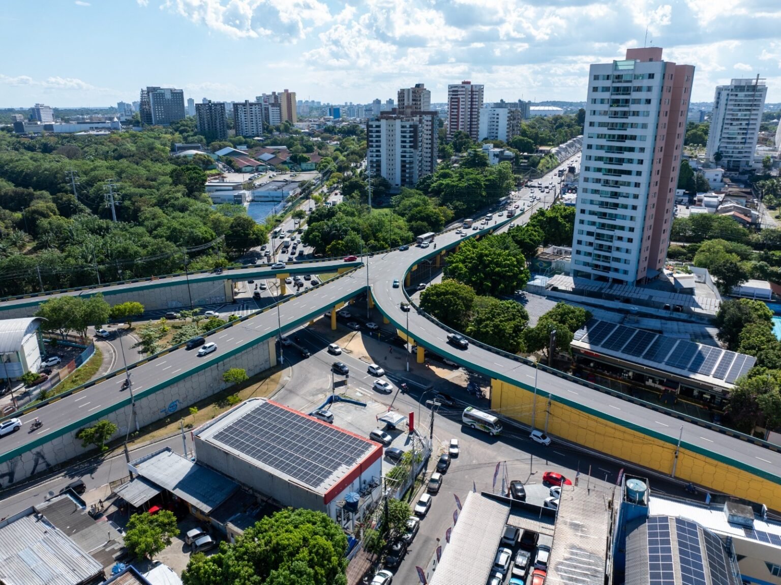 Prefeitura de Manaus executa reforma de viadutos e amplia intervenções artísticas em dez complexos viários