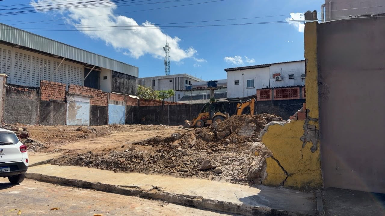 Implurb embarga demolição sem licença no Parque 10 de Novembro e reforça obrigatoriedade da licença para demolição