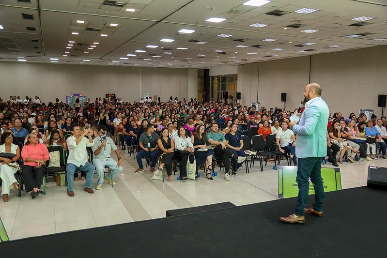Seminário em Manaus reuniu cerca de 2.000 educadores para tratar de fluência leitora e alfabetização nas séries iniciais