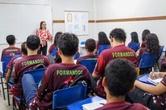 Manaus no Ideb 2025 com escolas municipais liderando rankings locais e superando metas nacionais
