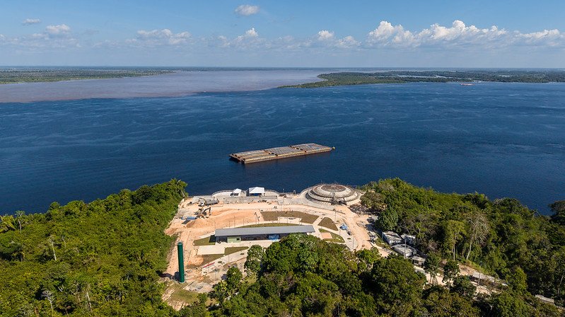 Concretagem conclui fechamento da cúpula da Oca Niemeyer em Manaus e revela curvas de Oscar Niemeyer no parque Encontro das Águas