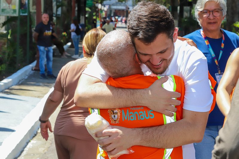 Renato Junior deseja feliz Dia dos Pais a manauaras e detalha preparo dos cemitérios municipais