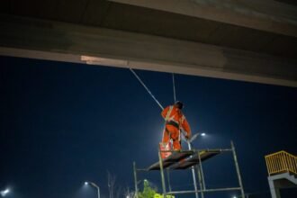 Prefeitura de Manaus avança na revitalização da passarela da avenida Max Teixeira com recuperação e modernização