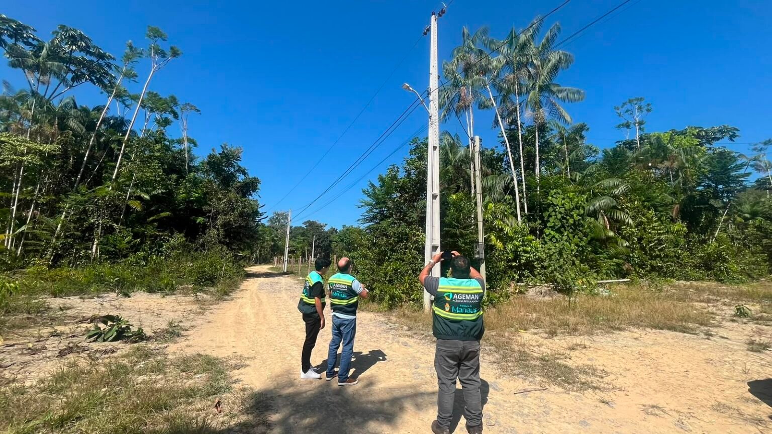 Ageman fiscaliza instalação de iluminação pública com 52 luminárias de LED no ramal Bom Jesus, quilômetro 34 da AM-010