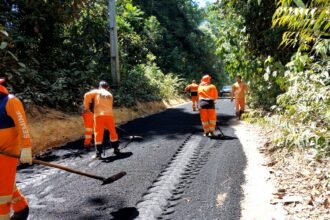 Prefeitura de Manaus avança na pavimentacao de ladeira no ramal Bons Amigos da AM-010 para melhorar acesso