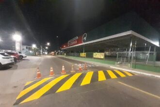 Prefeitura reforça sinalização viária em bairros de Manaus durante ação do IMMU no programa Manaus que a Gente Cuida