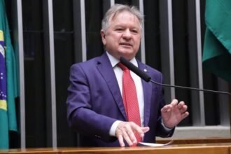 Reeleição de Lula e viagem de Flávio Bolsonaro aos EUA repercutem no Plenário